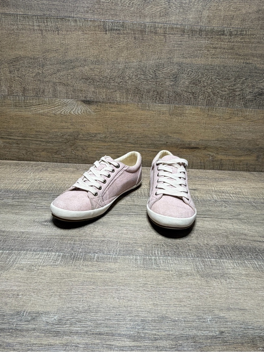 Taos Footwear Women's Pale Pink Suede Lace-Up Sneakers